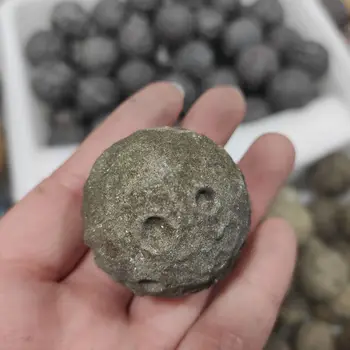1pcs Baker Pyrite Mineralnih Rudnik luna žogo Chalcopyrite Področja Zbirateljstva dragih kamnov, Home Decor Stone Age