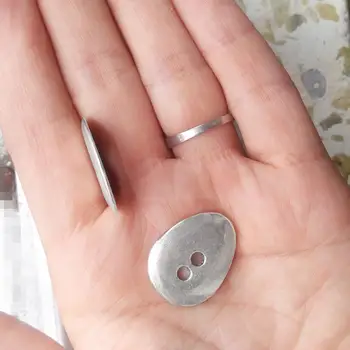 Gumb kroglice dnu 2 luknjo kaplja vode ni ploščo antik srebrni kovinski moda diy obrti stvari nakit komponente 23 mm 20pcs